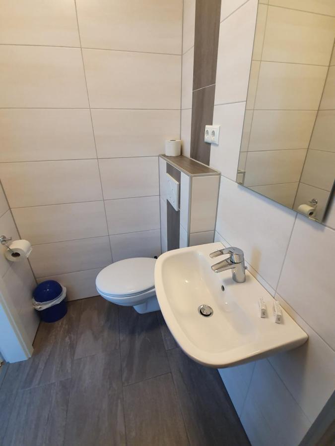 Gaestehaus Am Heuss-Platz Erlangen Kültér fotó